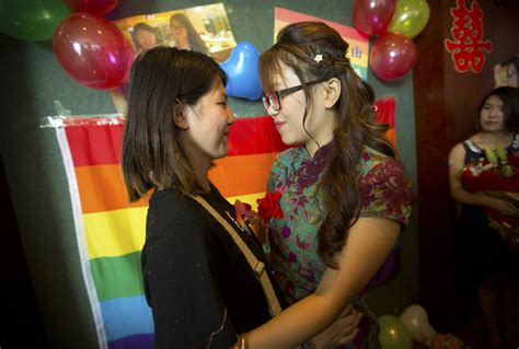 Look At How Cute This Informal Lesbian Wedding In China Was
