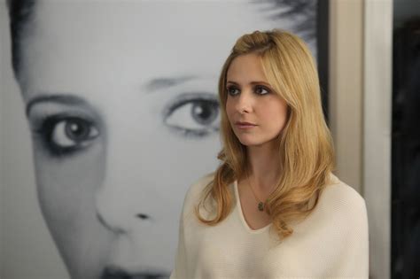 tv in ‘ringer it s sarah michelle gellar times 2 which is merely