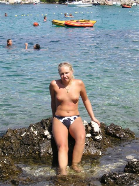 sweedish blonde wife shows herself on vacation