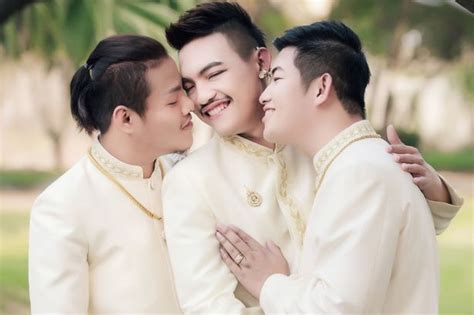 Três Homens Se Casam Na Tailândia No Primeiro Casamento