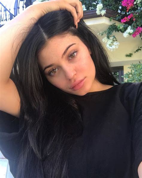 kylie jenner is a mommy now here s how the reality star hid her