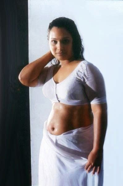 Masala Actress Maria Hot Navel Show Photos Saree Below Navel Photos
