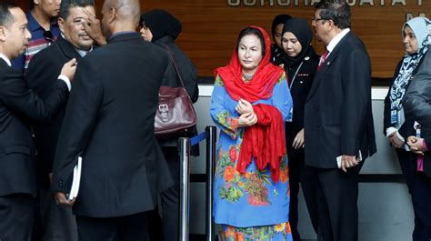 wife of malaysia s najib questioned by anti graft agency times of oman