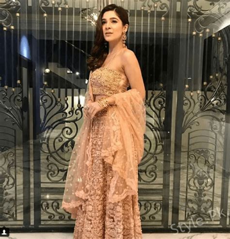 beautiful ayesha omar spotted at a wedding event style pk