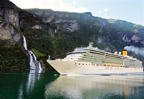 viking cruise ships dock  bergen norway  dock