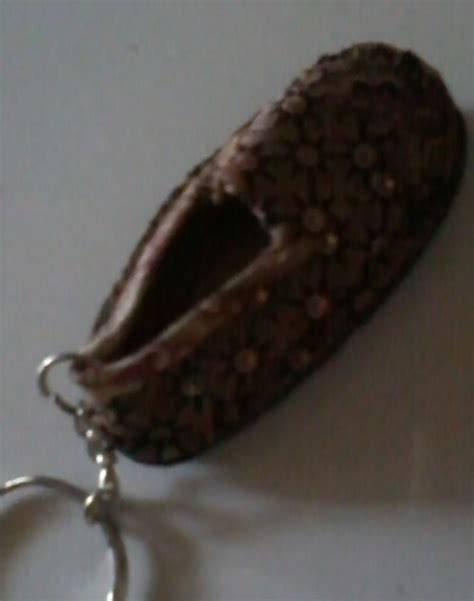 souvenir murah  sidoarjo gantungan kunci sepatu batik