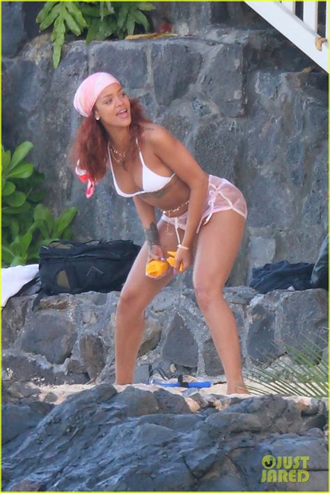 Rihanna Flaunts Her Rockin Body While Vacationing In Hawaii Photo