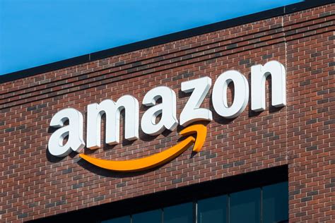 amazon store coming  chicago curbed chicago