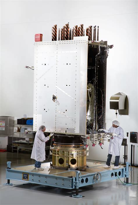 advanced gps satellite    lockheed martin built gps iii ready  system
