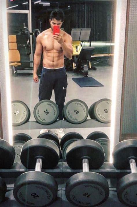 This Picture Of Varun Dhawan Showing Off His Chiselled Body Will Make