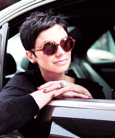 29 Short Pixie Haircut With Glasses