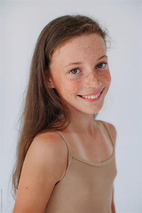 lovely girl  freckles  happy smile posing  studio    camera  liliya rodnikova