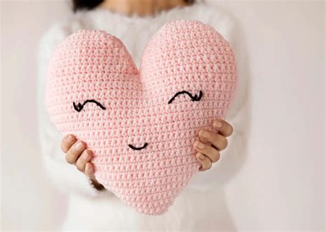 heart shaped pillow crochet pattern leelee knits