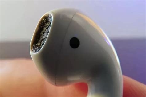 Disgusting Truth Of What Happens Inside Your Ear If You Use Devices