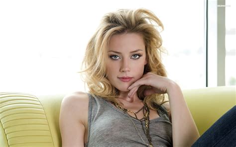 [dossier] amber heard bad blonde and beautiful on rembobine