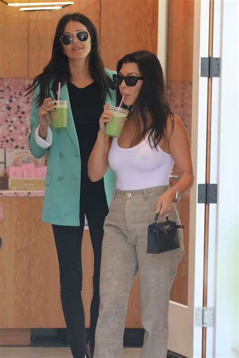 kourtney kardashian showed her tits in la the fappening