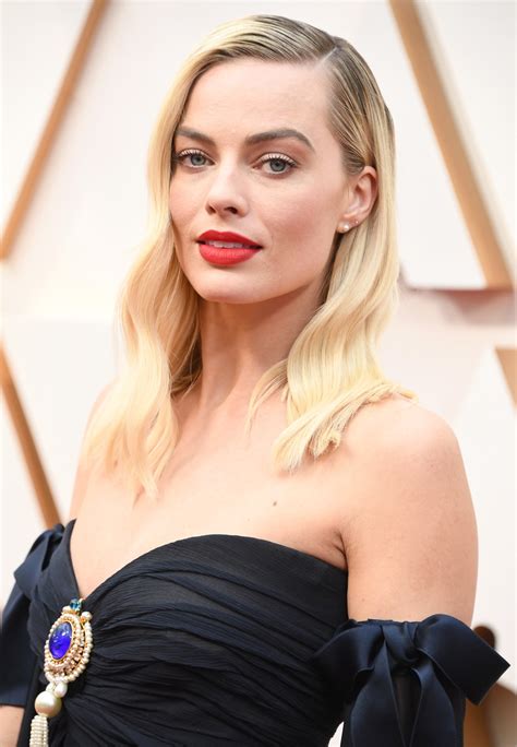 a timeline of margot robbie s best ever beauty looks