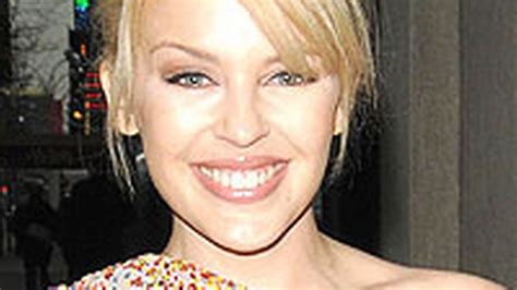 Video Kylie Minogue Reveals Her Breast Cancer