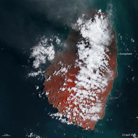 la soufriere volcano explosive eruption    satellite images