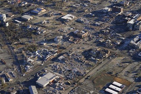 kentucky tornado toll  dozens   feared  factory