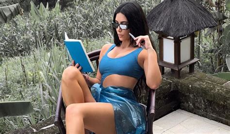 sex sells kim kardashian makes 1 million per instagram