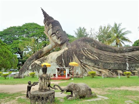 laos majestic buddha park xieng khuan vagabundler