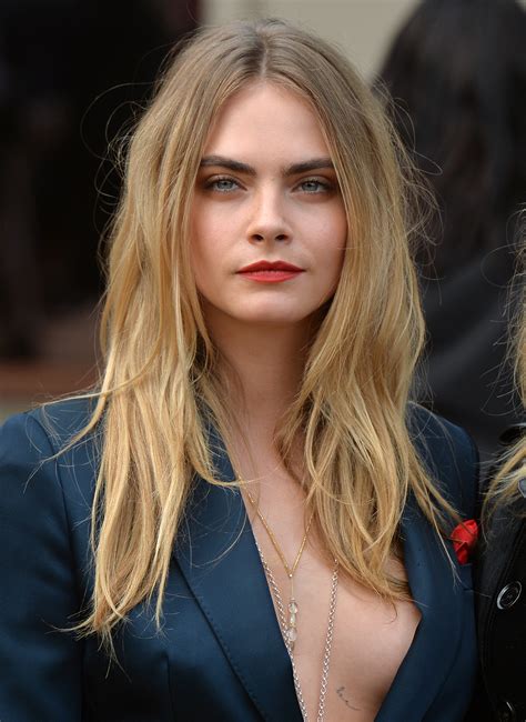 First Look Cara Delevingne In Paper Towns Elle