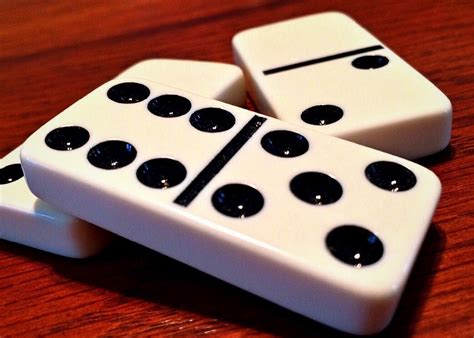 dominoes game domino  photo  pixabay