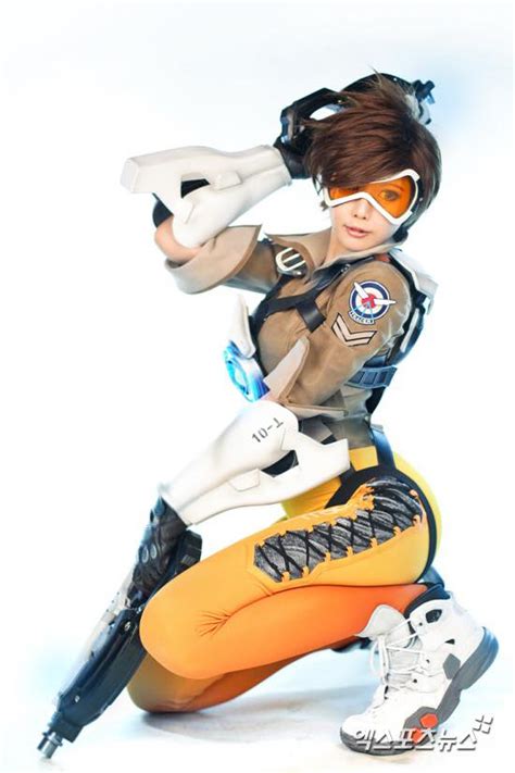 overwatch tracer cosplay by tasha aipt