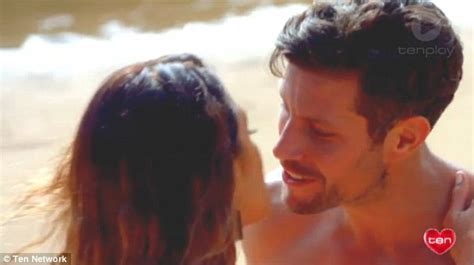 Emily Simms Impresses The Bachelor Sam Wood In A Sexy