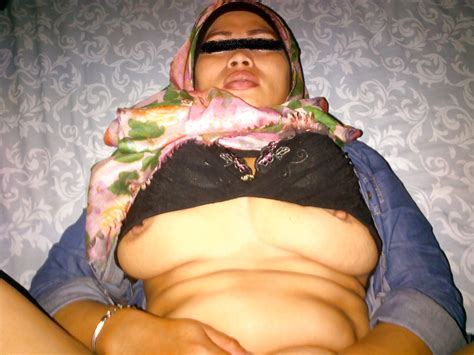 indonesian hijab jilbab milf fucked 13 pics