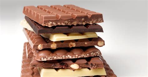 eating chocolate    younger  preventing wrinkles study