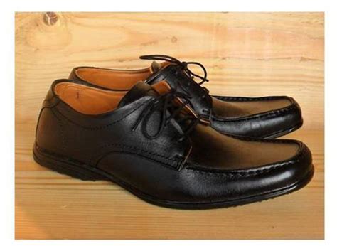 pabrik konveksi sepatu kulit  kanvas surabaya retail