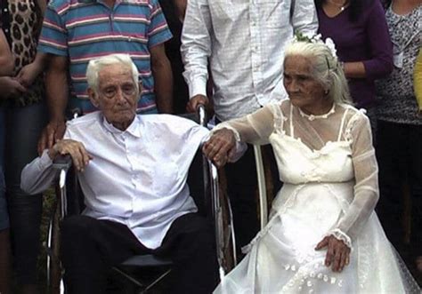 15 Heartwarming Wedding Photos Of Elderly Couples That