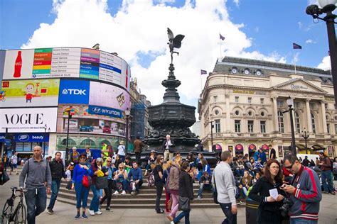 piccadilly circus shopping tourist attraction entertainment