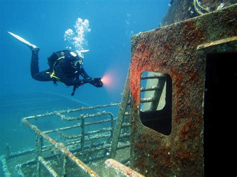 wreck diving  malta    certified wreck diver
