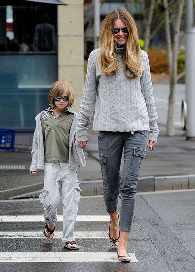 20 stylish celebrity moms inspiration for shelly casual mom style stylish mom outfits