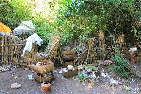 Uji Nyali Di Tempat Wisata Angker Salah Satunya Desa Trunyan Berani