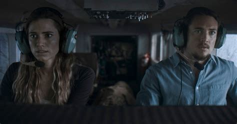 Allison Williams Flies Plane In Horizon Line Trailer