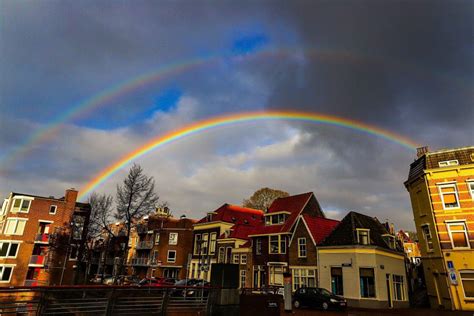 zien elkaar aan het eind van de regenboog vrede  beweging