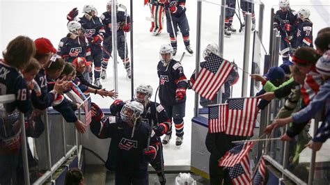 United States Women S Hockey Team Beats Canada 4 2 For 2nd