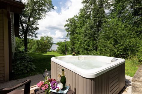 soak   hot tub surrounded  natural beauty   cottage