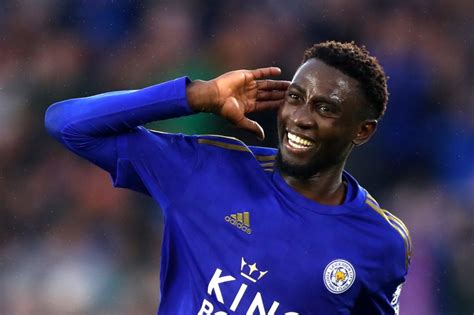 leicester city star keen  stay put  manchester united interest