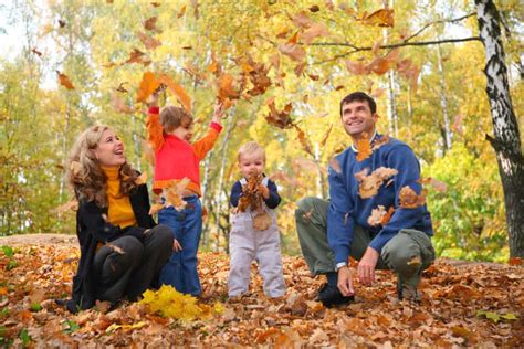 family photo color schemes   perfect photoshoot  outdoor