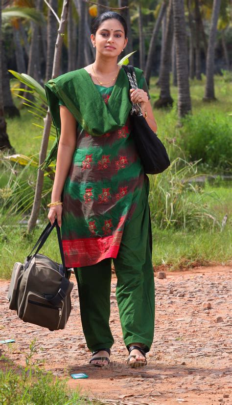 malayalam actress photos without dress hot saree spicy actress photo