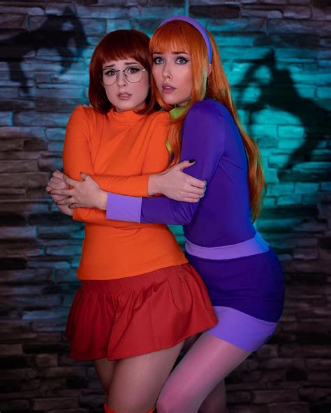 Pin By 🥀𝓡𝓸𝓼𝓮 🥀 On Cartoons And Fairytales Daphne And Velma Velma