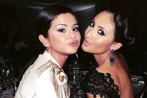 selena gomez briga com amiga que lhe doou rim por se sentir pressionada