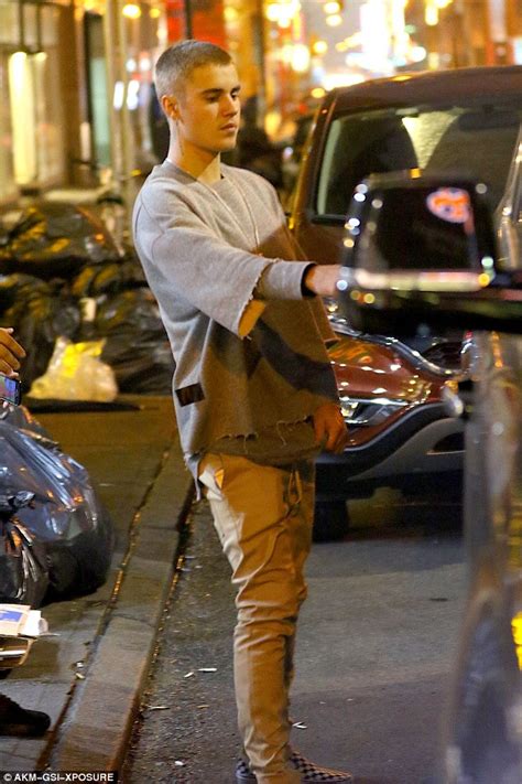 Justin Bieber Flashes A Peace Sign But Fails To Raise A Smile In Nyc
