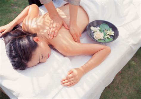 using lavender oil for massage