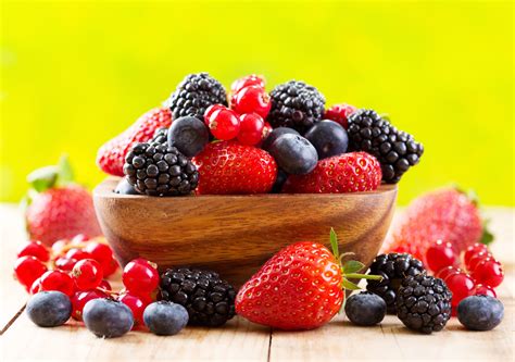 berries strawberries blackberries blueberries currants cup fresh